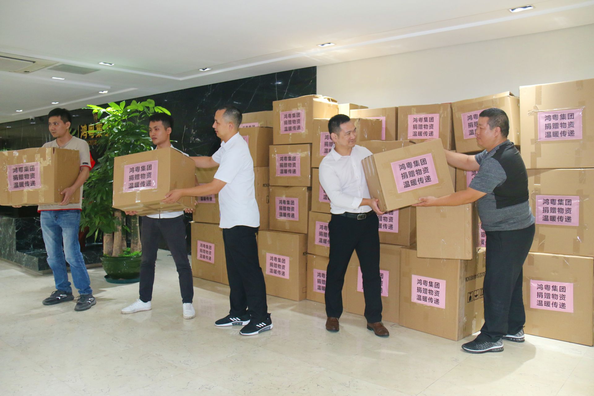 长沙思铭在线影视制作有限公司公益回顾丨家国同欢月同圆 温暖满载甘孜州(图2) 长沙思铭在线影视制作有限公司公益回顾丨家国同欢月同圆 温暖满载甘孜州(图2)