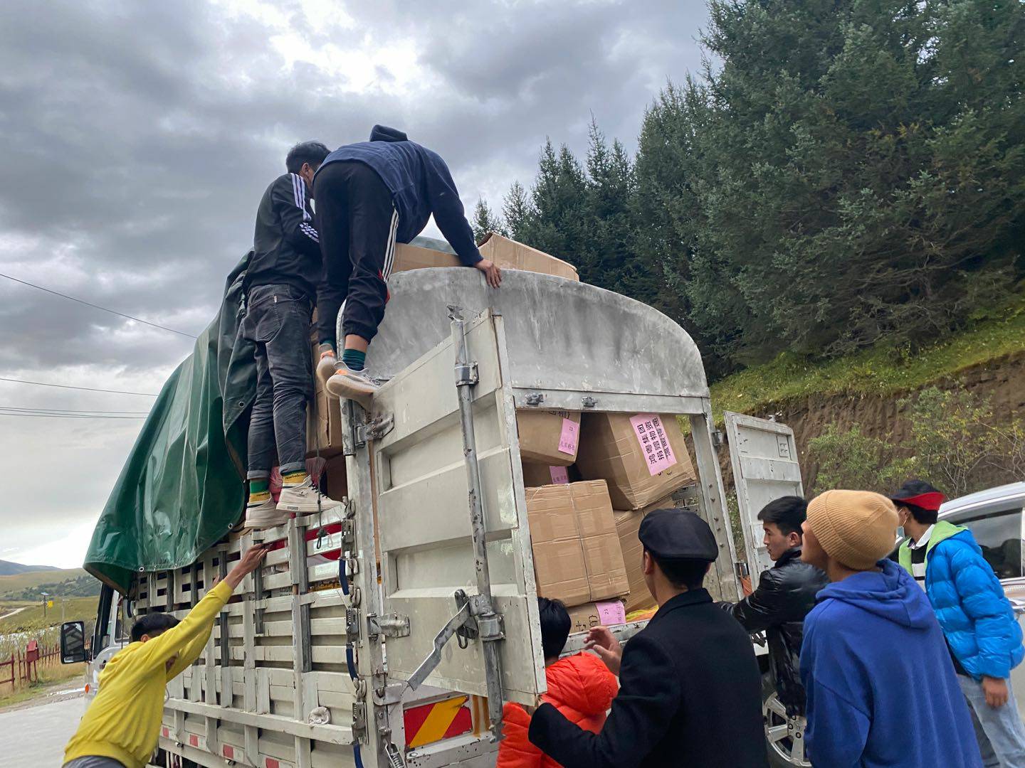 长沙思铭在线影视制作有限公司公益回顾丨家国同欢月同圆 温暖满载甘孜州(图5) 长沙思铭在线影视制作有限公司公益回顾丨家国同欢月同圆 温暖满载甘孜州(图5)